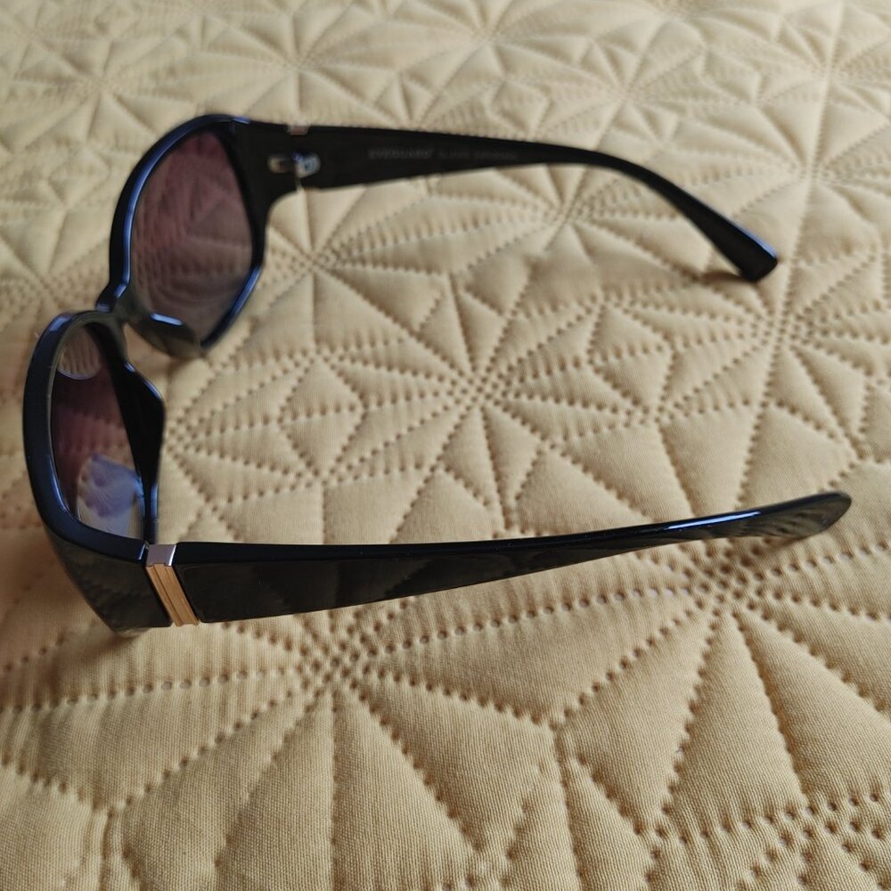 Sunglasses - Picture 3 of 5